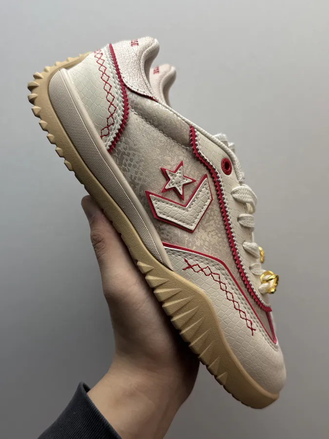 Converse Run Star Trainer in Coral Red