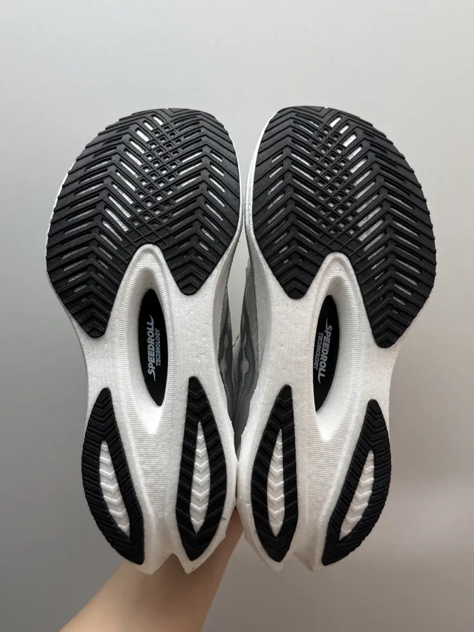 Saucony Endorphin Pro 4 Lightweight Running Shoes with Silver Accents