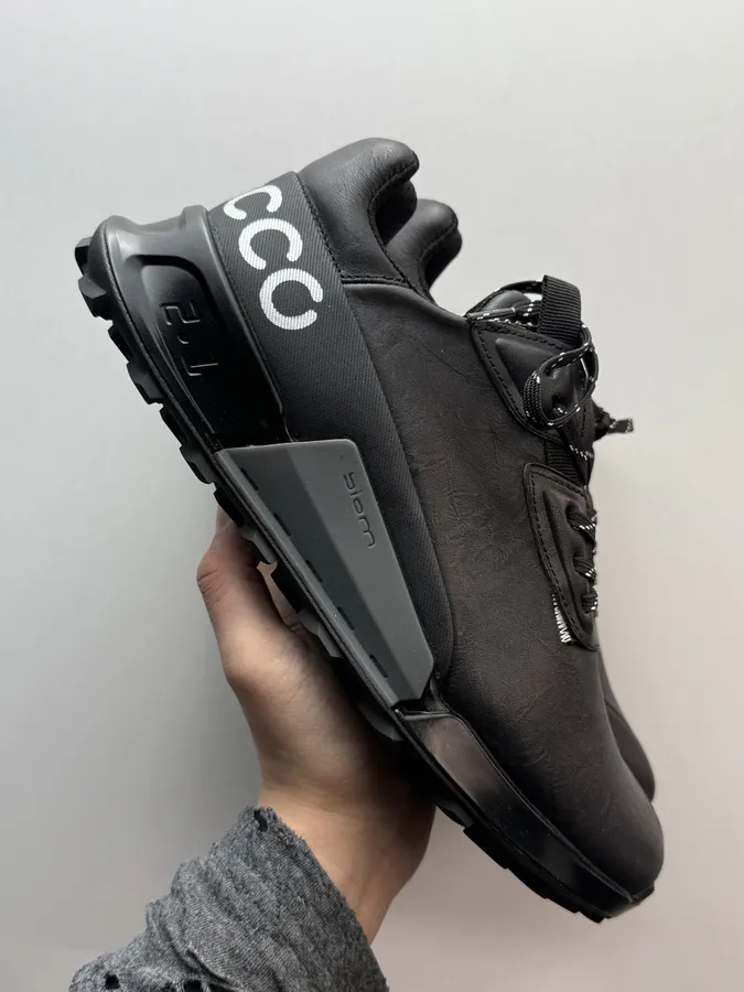Ecco Bucket Bag in Black