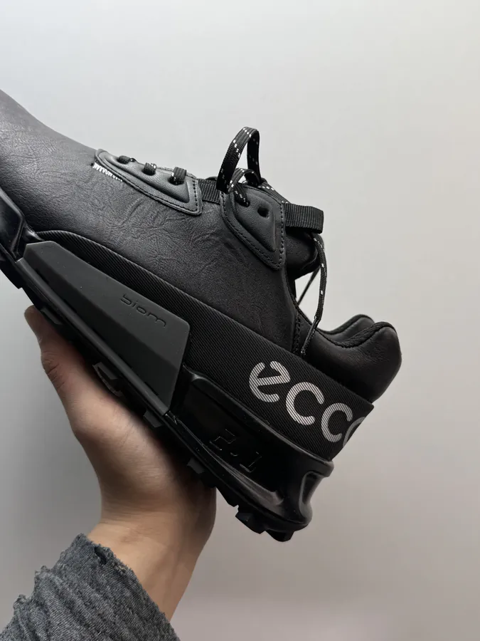Ecco Bucket Bag in Black