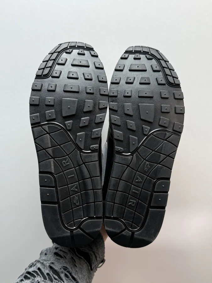 Supreme x Nike Air Max 1 87 Black White
