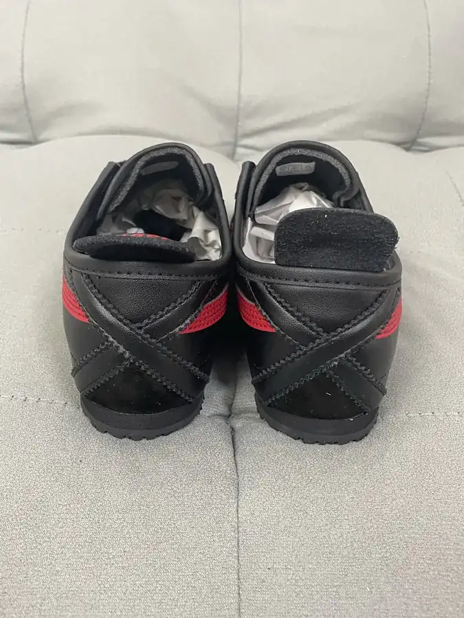 Tiger Onitsuka MEXICO 66 Sneaker Black and Red Color