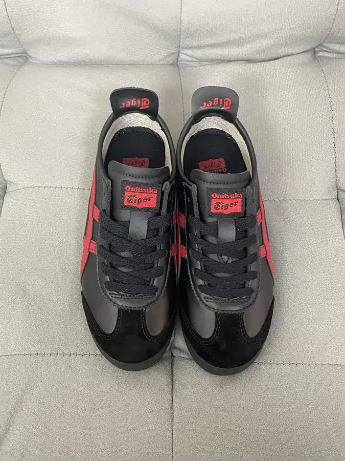 Tiger Onitsuka MEXICO 66 Sneaker Black and Red Color