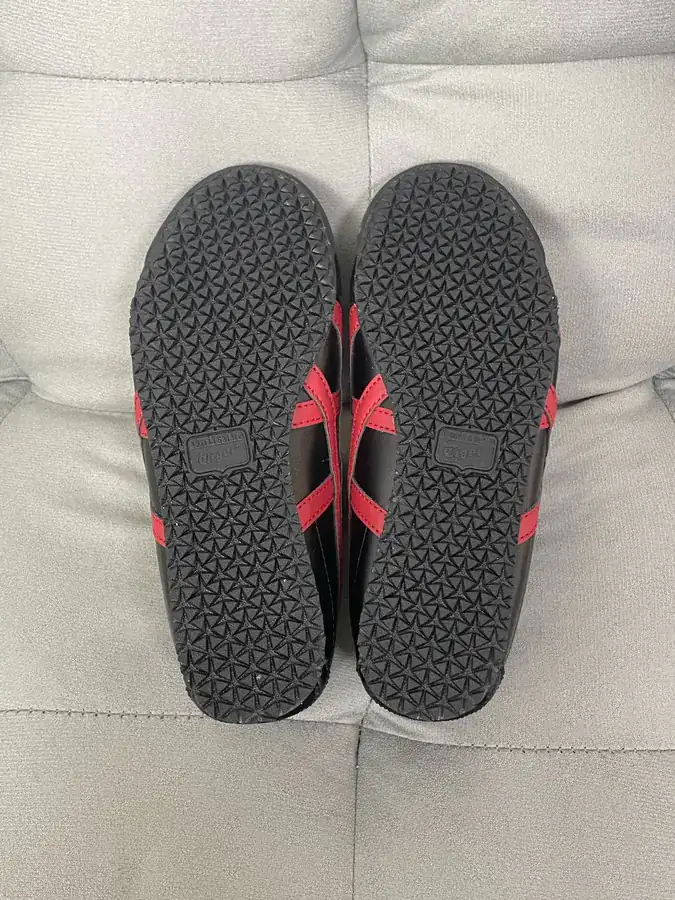 Tiger Onitsuka MEXICO 66 Sneaker Black and Red Color
