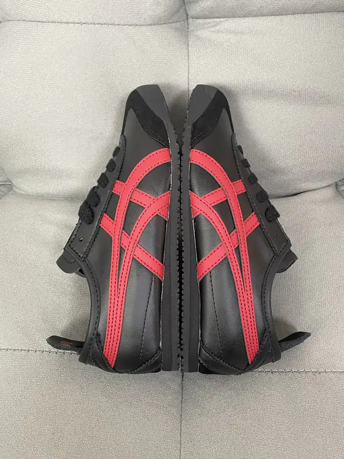 Tiger Onitsuka MEXICO 66 Sneaker Black and Red Color
