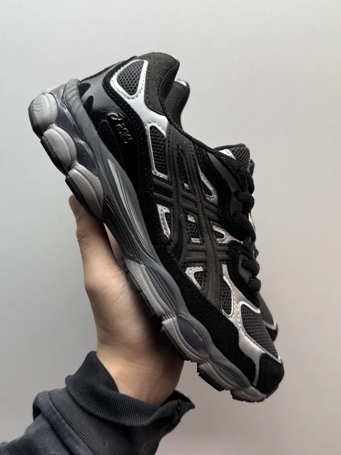 GEL C Black Bucket Bag
