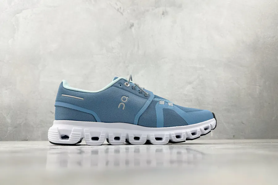 ON Cloud 6 in Light Blue