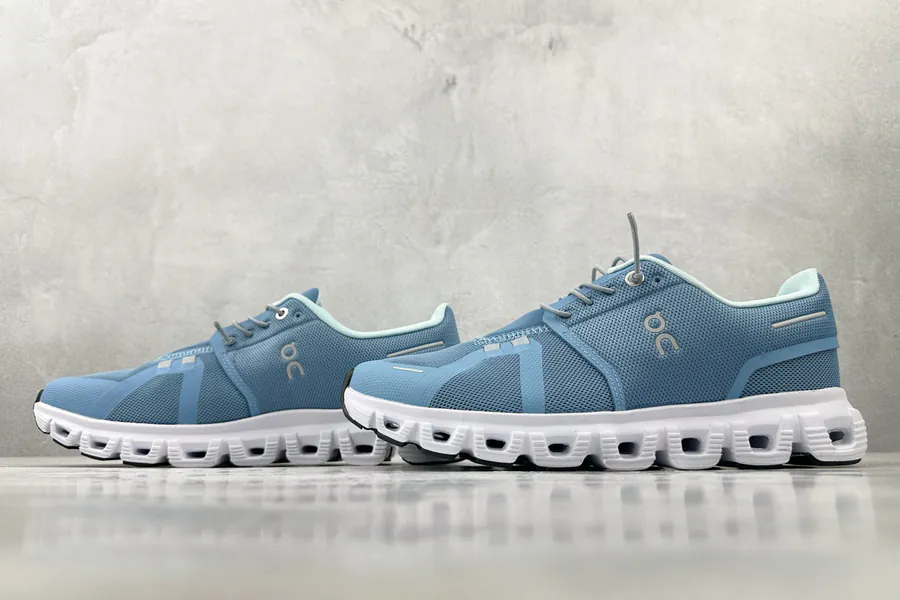 ON Cloud 6 in Light Blue