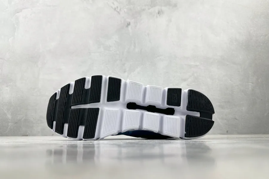 ON Cloud 6 in Light Blue