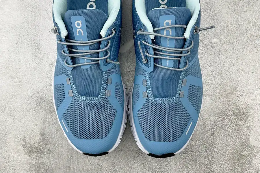 ON Cloud 6 in Light Blue