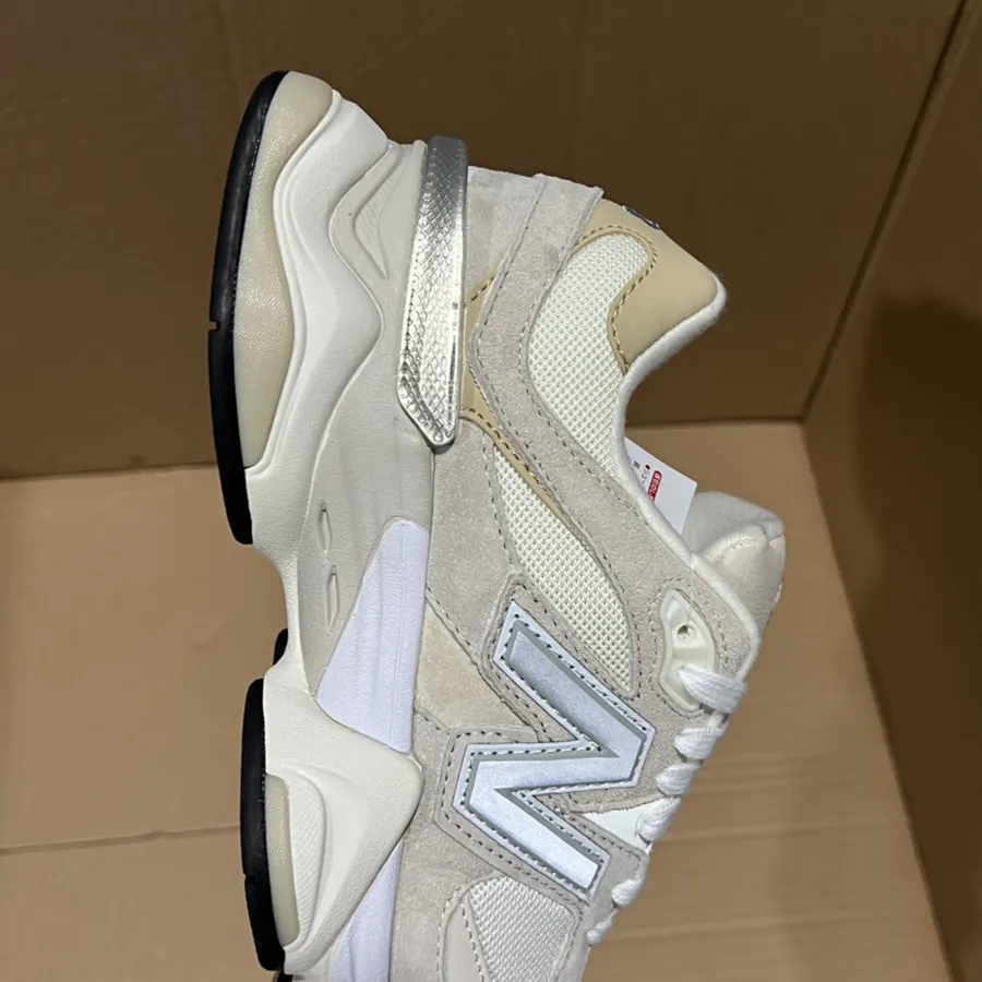 NB9060 Exclusive Original Sneaker