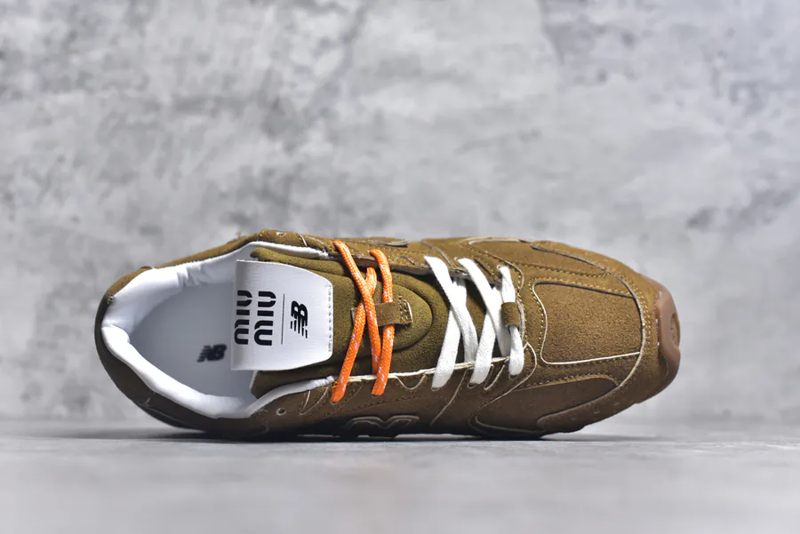New Balance NB530 SL x Miu Miu 联名系列低帮运动鞋