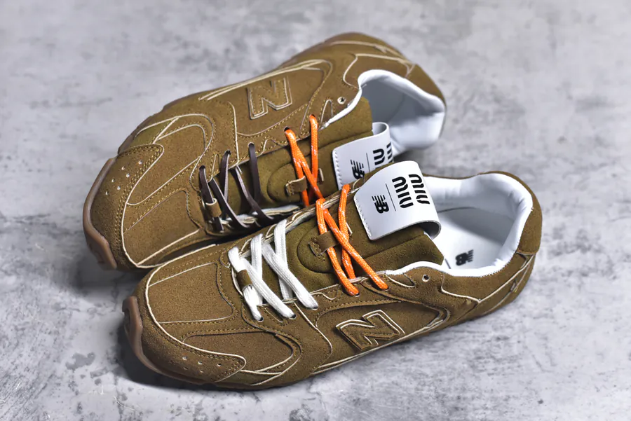 New Balance NB530 SL x Miu Miu 联名系列低帮运动鞋