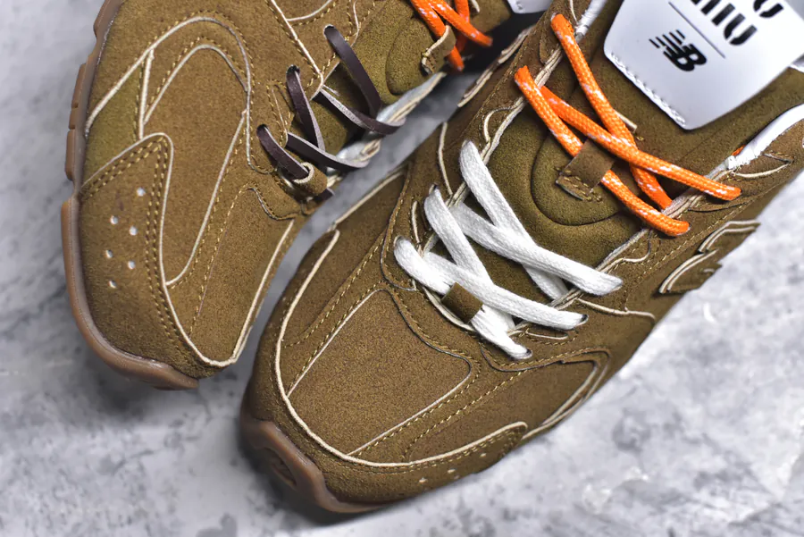 New Balance NB530 SL x Miu Miu 联名系列低帮运动鞋