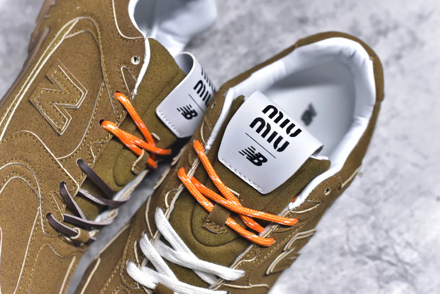 New Balance NB530 SL x Miu Miu 联名系列低帮运动鞋