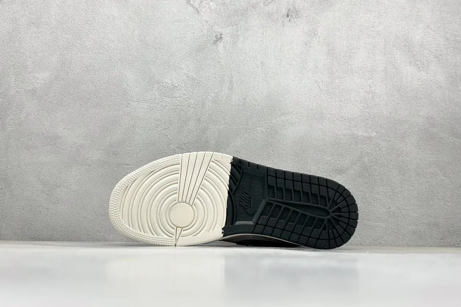 Air Jordan 1 Retro Low x Supreme Black Brown