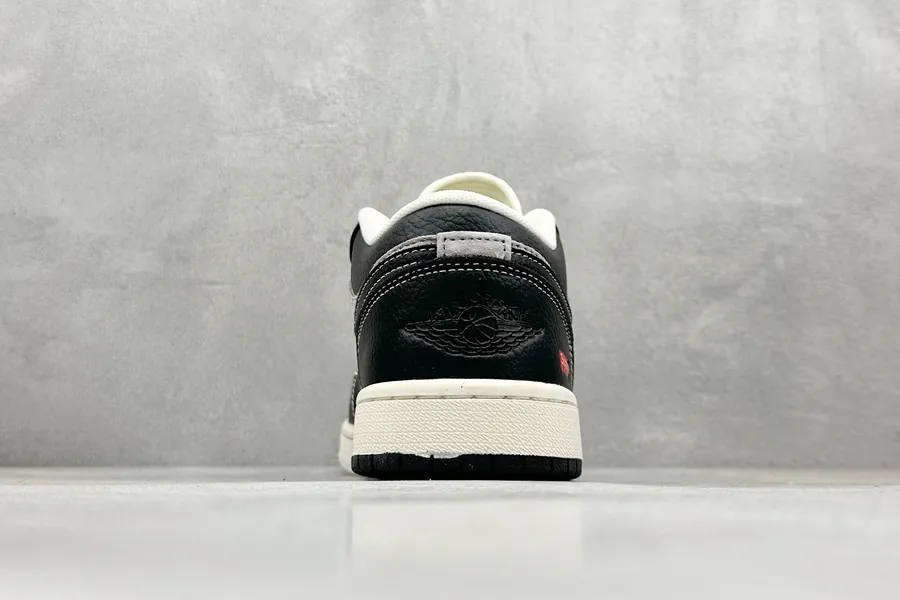 Air Jordan 1 Retro Low x Supreme Black Brown