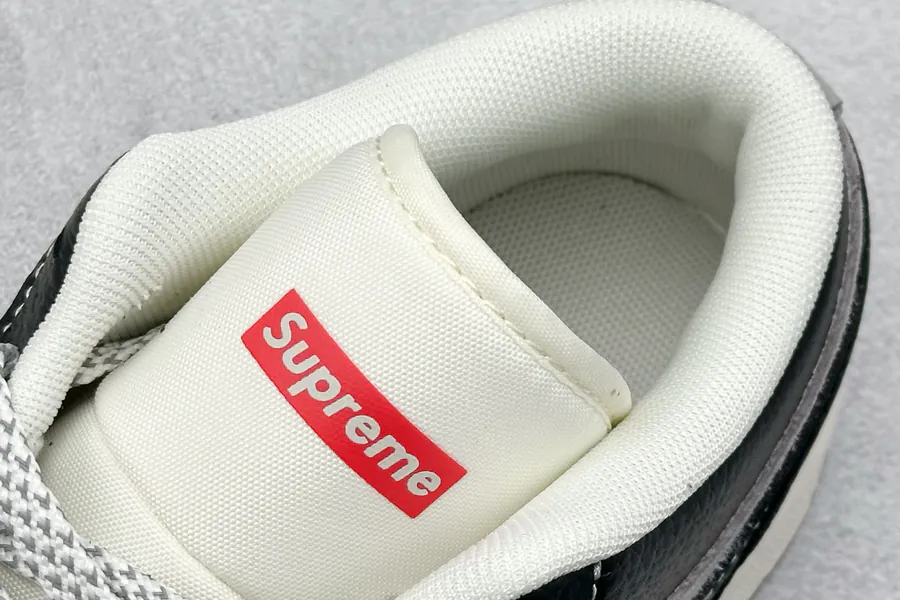 Air Jordan 1 Retro Low x Supreme Black Brown
