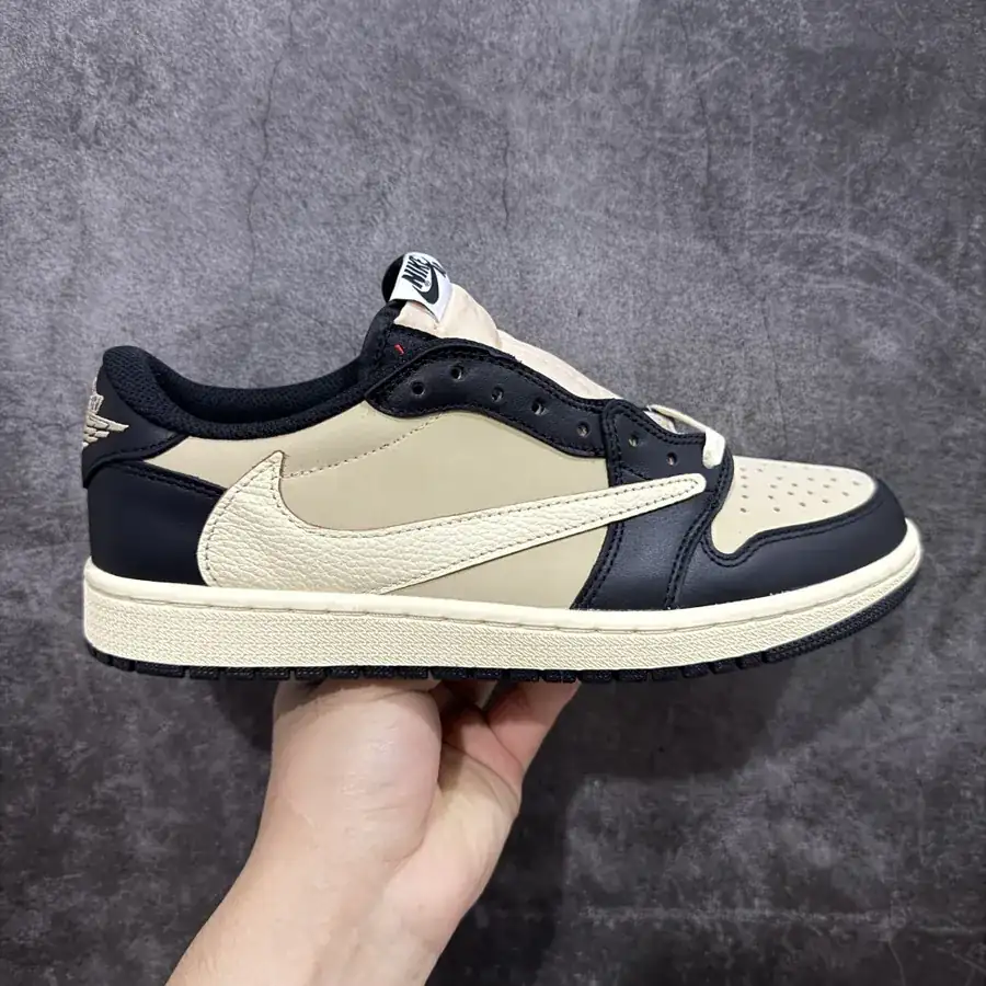 Travis Scott x Air Jordan AJ1 Low OG Sneaker