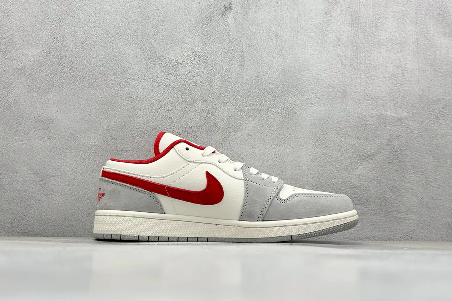 Air Jordan 1 Retro Low x Supreme