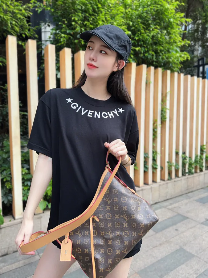 Givenchy 25ss Logo Print T Shirt with Fall Shoulder Fit