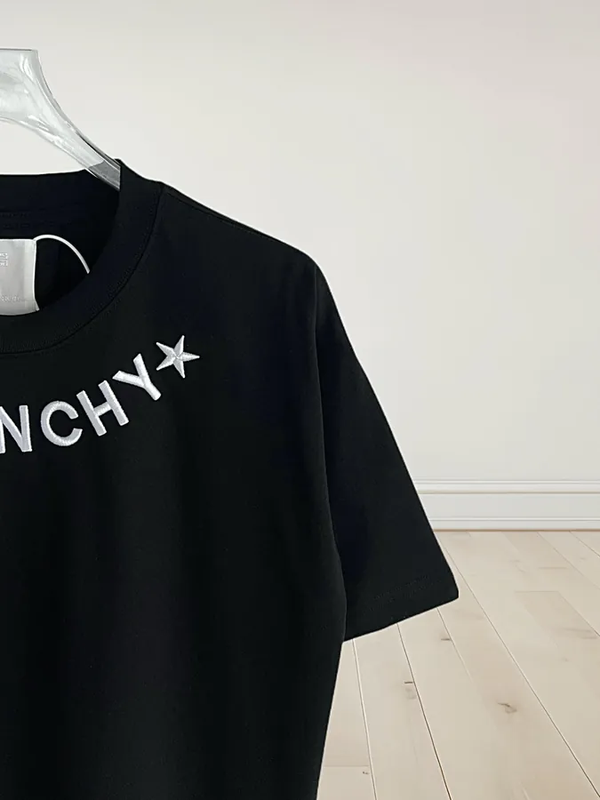 Givenchy 25SS Logo Print T Shirt with Fall Shoulder Fit