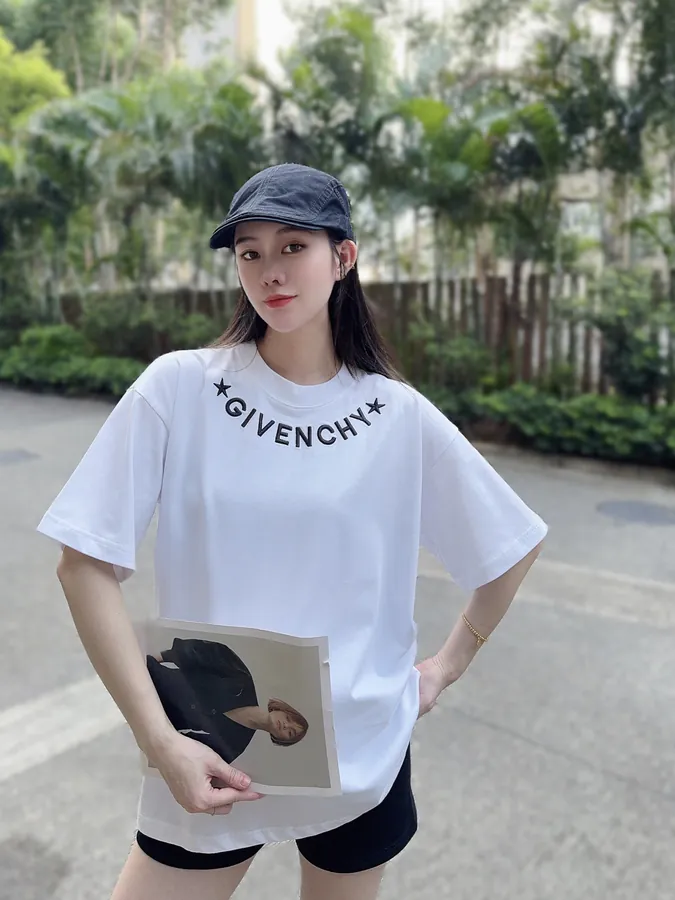 Givenchy 25SS Logo Print T Shirt with Fall Shoulder Fit