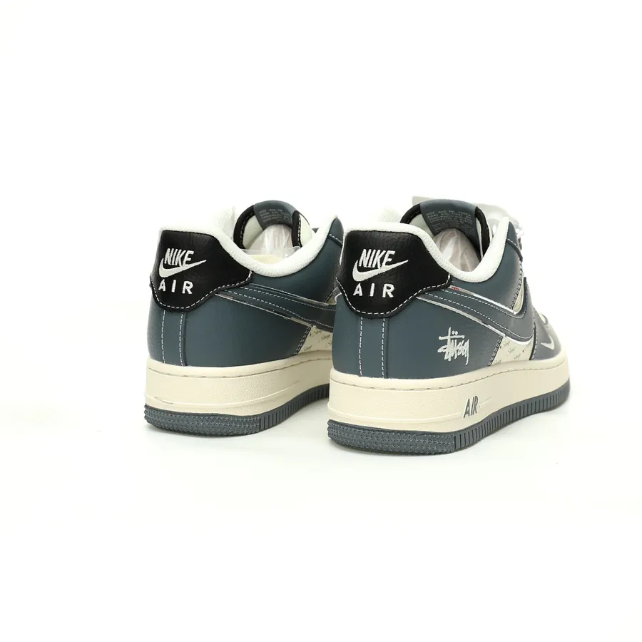 X Air Force 1'07 Low Classic Low Sneaker