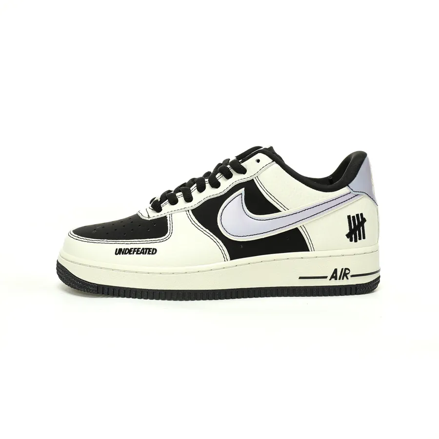 UNDEFEATED x Nike Air Force 1 '07 Low Classic Low Sneaker