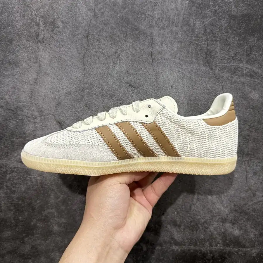Originals Samba OG Sneaker with Leather and Mesh Upper