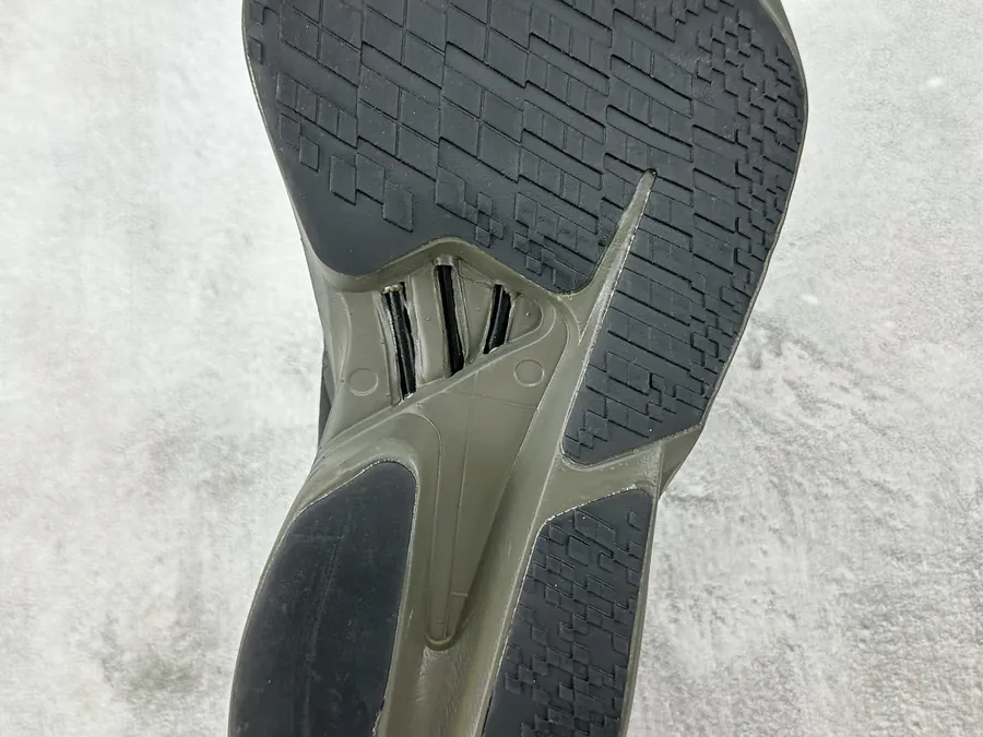 Y 3 Adios Pro 4 in Gray