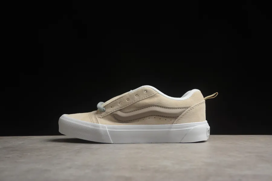 VAN Low Top Retro Sneaker with Full Leather Pigskin