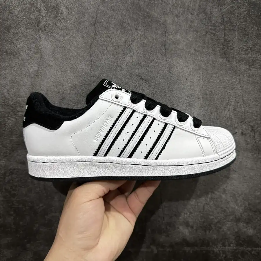 AD Originals Superstar Shelltoe Low Top Sneaker
