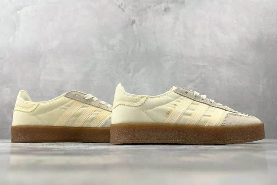 OT x Originals GAZELLE Crepe Sole in Beige