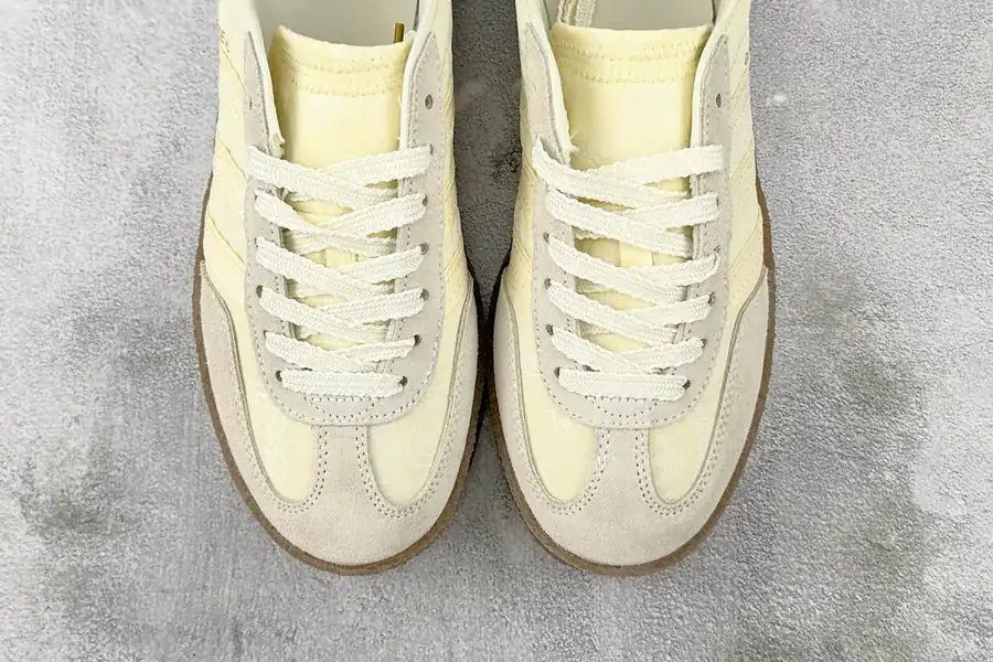 OT x Originals GAZELLE Crepe Sole in Beige