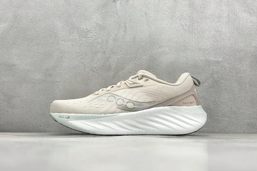 Saucony Triumph 22 Flagship Cushioning Running Shoes