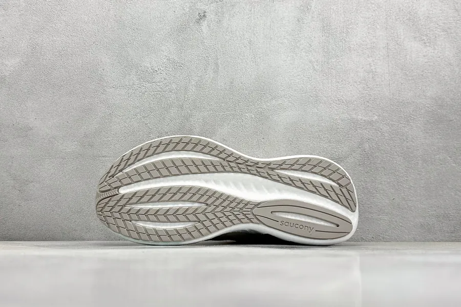Saucony Triumph 22 Flagship Cushioning Running Shoes