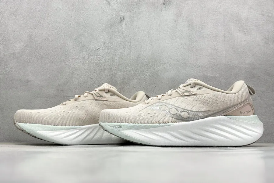 Saucony Triumph 22 Flagship Cushioning Running Shoes