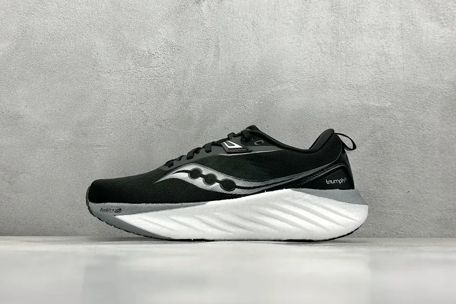Saucony Triumph 22 Flagship Cushioning Running Shoes