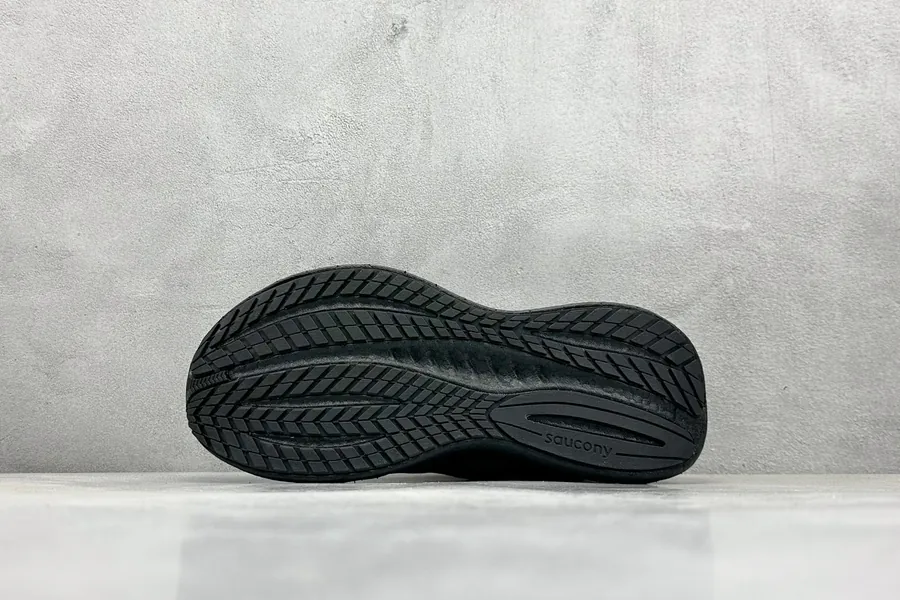 Saucony Triumph 22 Flagship Cushioning Running Shoes