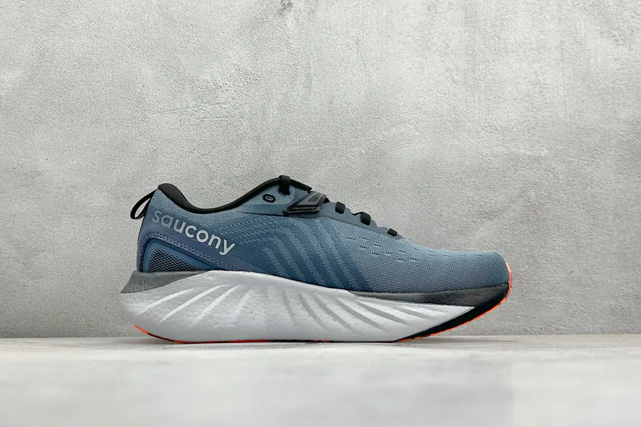 Saucony Triumph 22 Flagship Cushioned Running Shoes