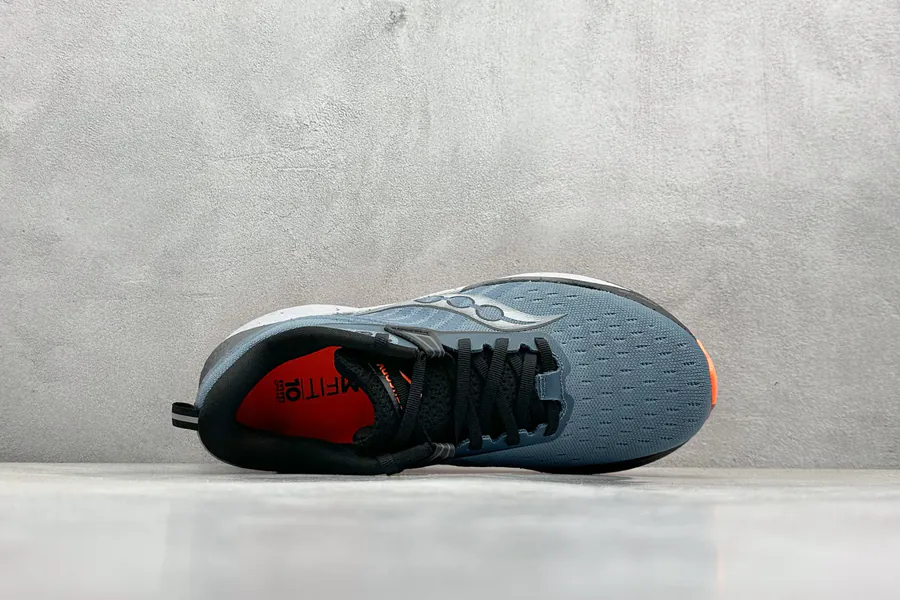 Saucony Triumph 22 Flagship Cushioned Running Shoes