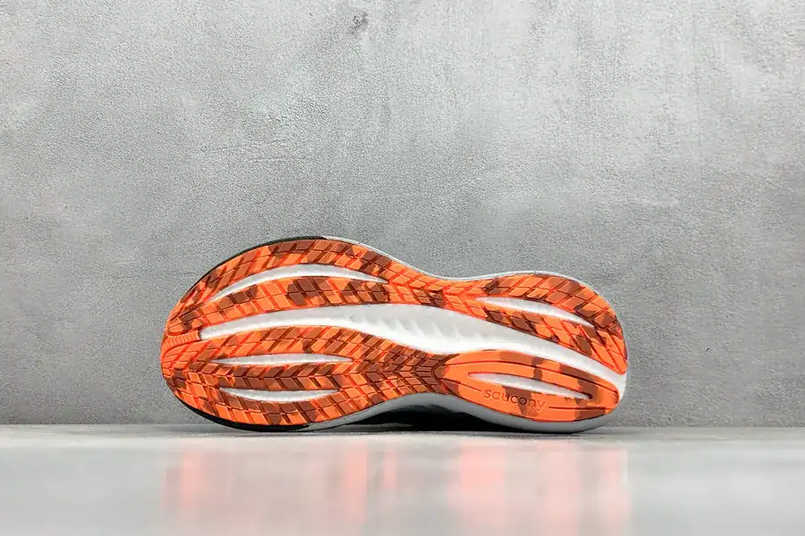 Saucony Triumph 22 Flagship Cushioned Running Shoes