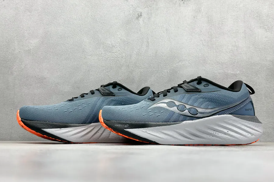 Saucony Triumph 22 Flagship Cushioned Running Shoes