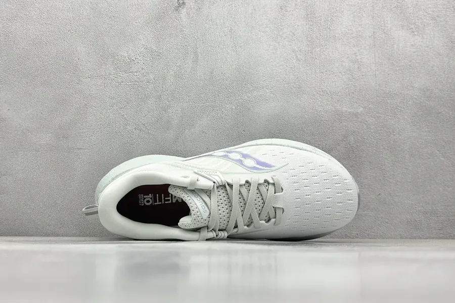 Saucony Triumph 22 Flagship Cushioning Running Shoes