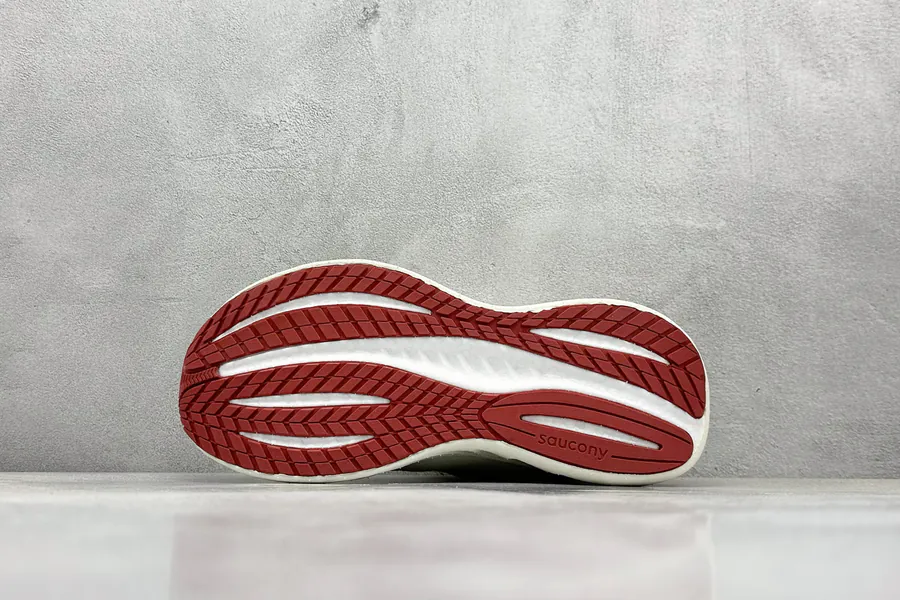 Saucony Triumph 22 Flagship Cushioning Running Shoes