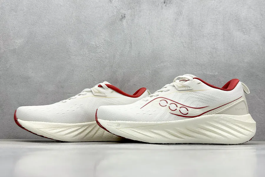 Saucony Triumph 22 Flagship Cushioning Running Shoes