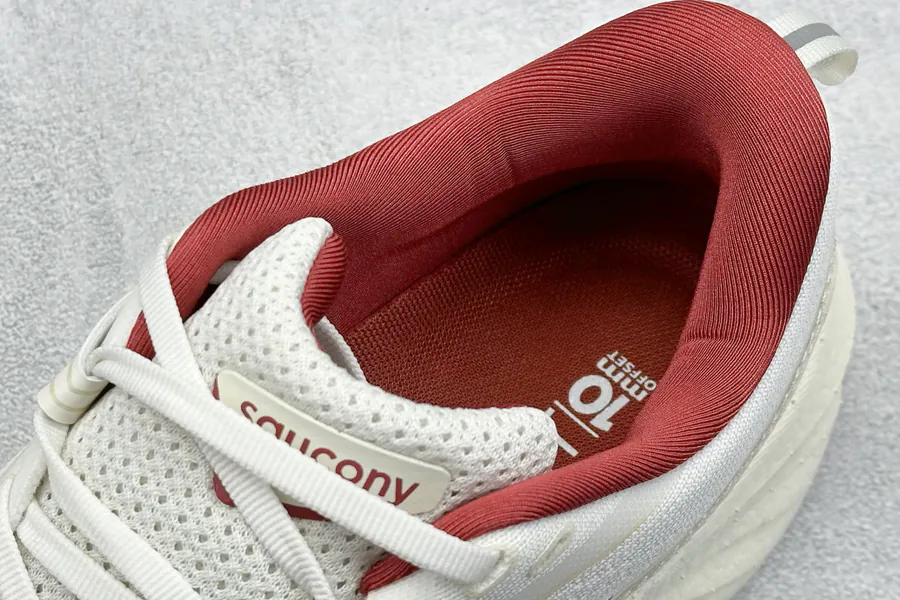 Saucony Triumph 22 Flagship Cushioning Running Shoes