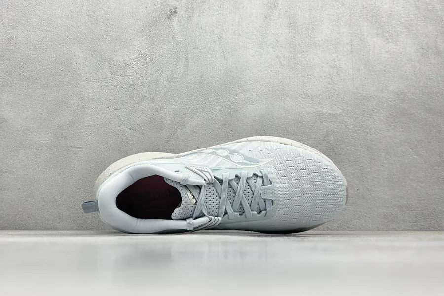 Saucony Triumph 22 Flagship Cushioned Running Shoes