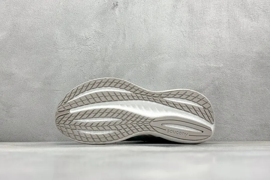 Saucony Triumph 22 Flagship Cushioned Running Shoes